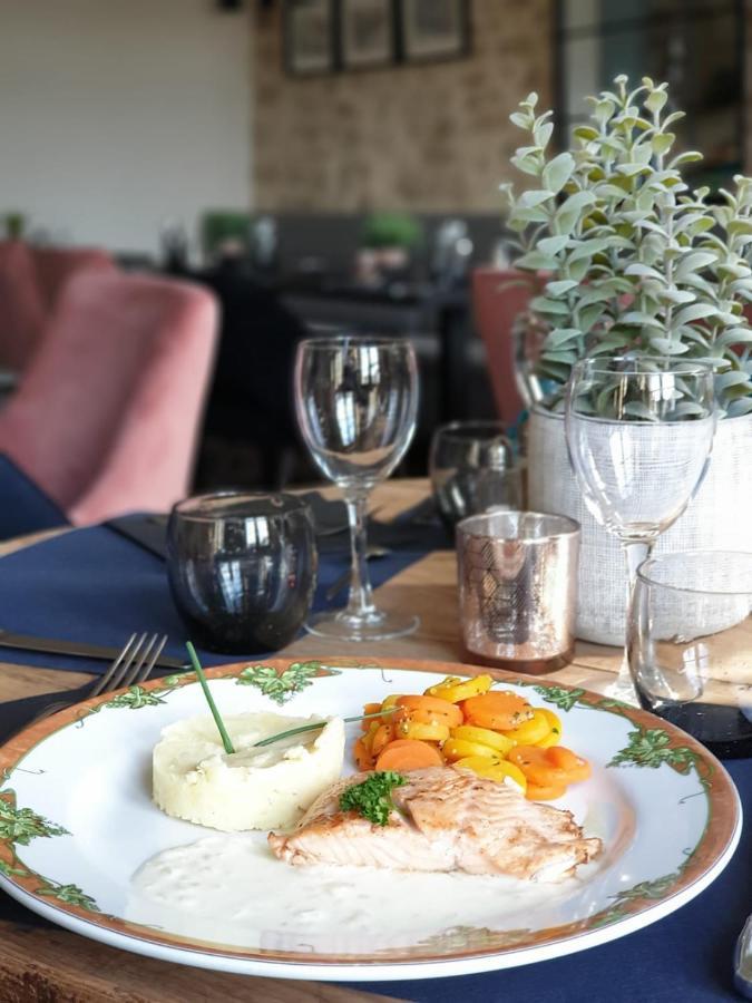 Hotel Restaurant L'Epicurien แวโลญส์ ภายนอก รูปภาพ